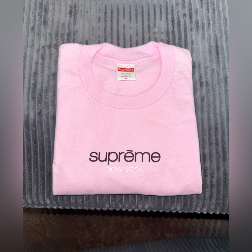 Supreme Classic Logo New York Tee Shirt in Light Pink, short sleeve